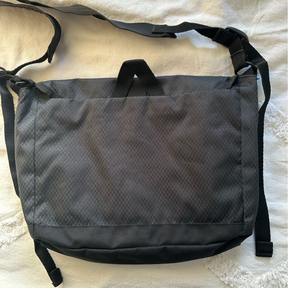 Adidas Utility Crossbody Bag - Picture 4 of 5
